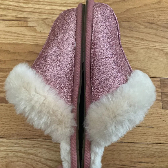 UGG shearling and metallic pink slip on slippers sz 7 great pre owned condition - Picture 2 of 5